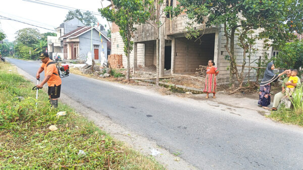 Pembersihan badan Jalan
